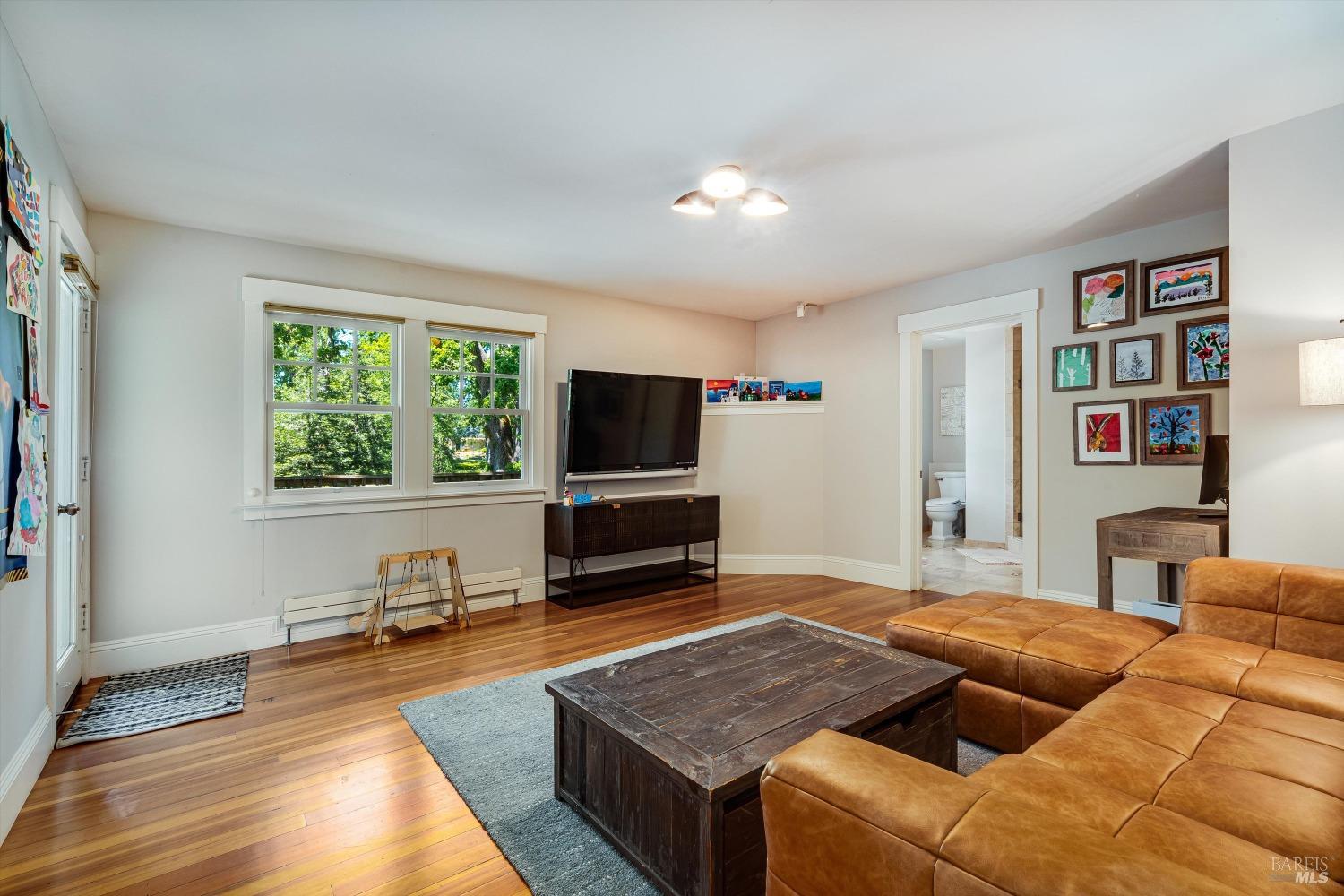 1079 Hedgeside Avenue Napa CA 94558