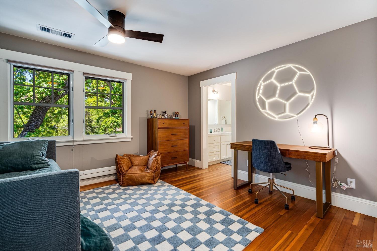 1079 Hedgeside Avenue Napa CA 94558