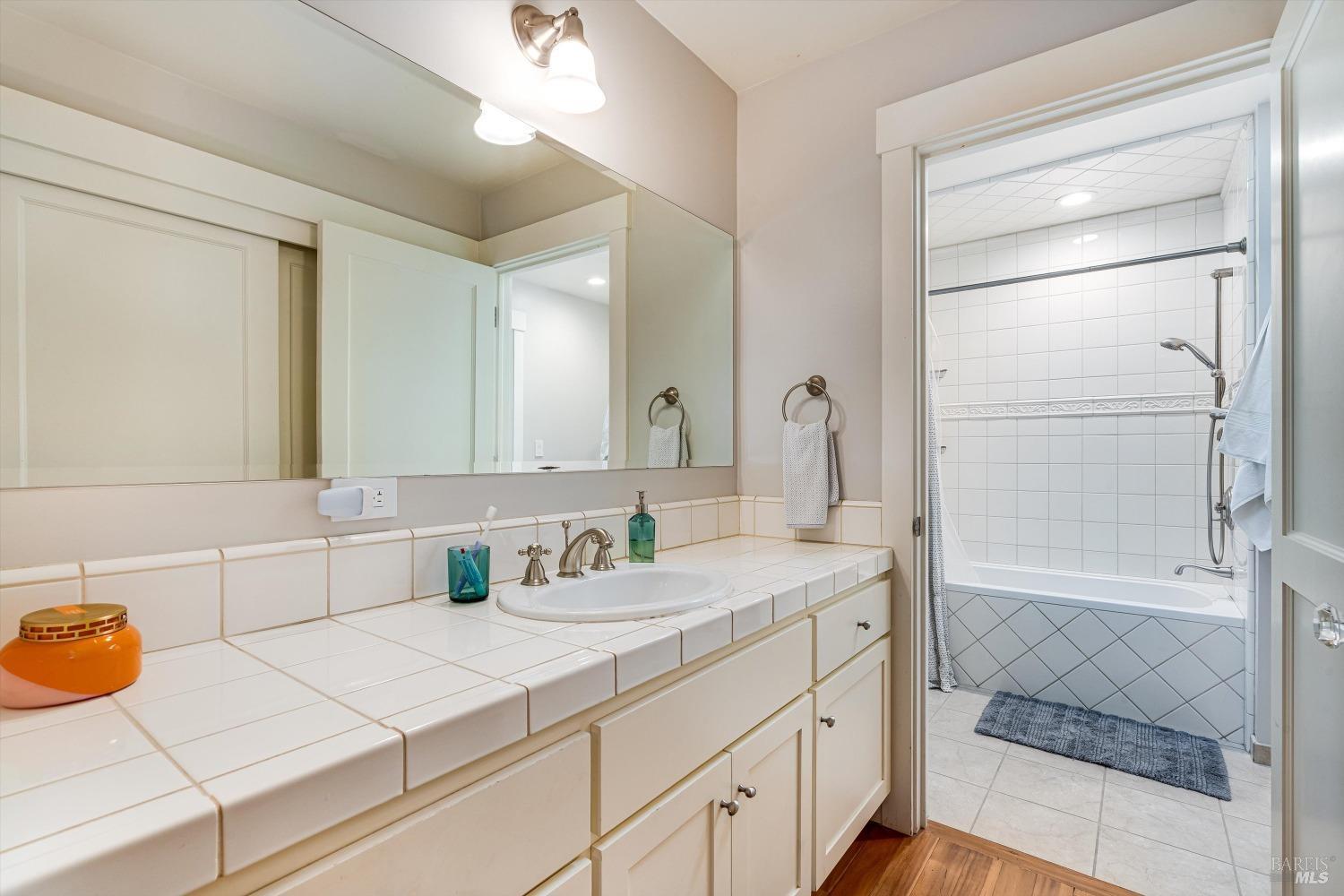 1079 Hedgeside Avenue Napa CA 94558