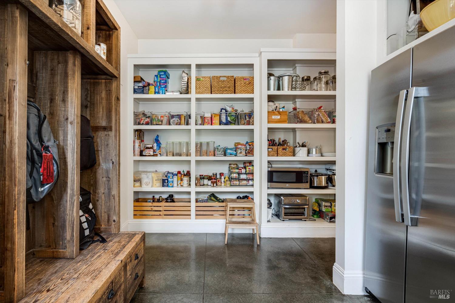 1079 Hedgeside Avenue Napa CA 94558