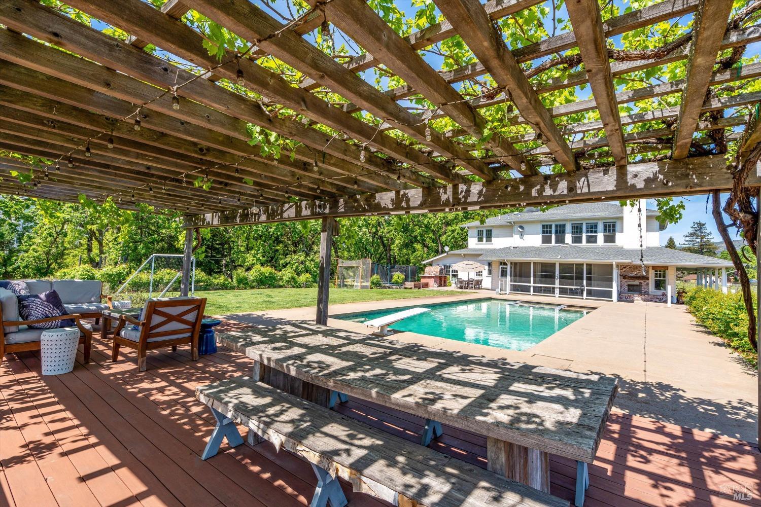 1079 Hedgeside Avenue Napa CA 94558