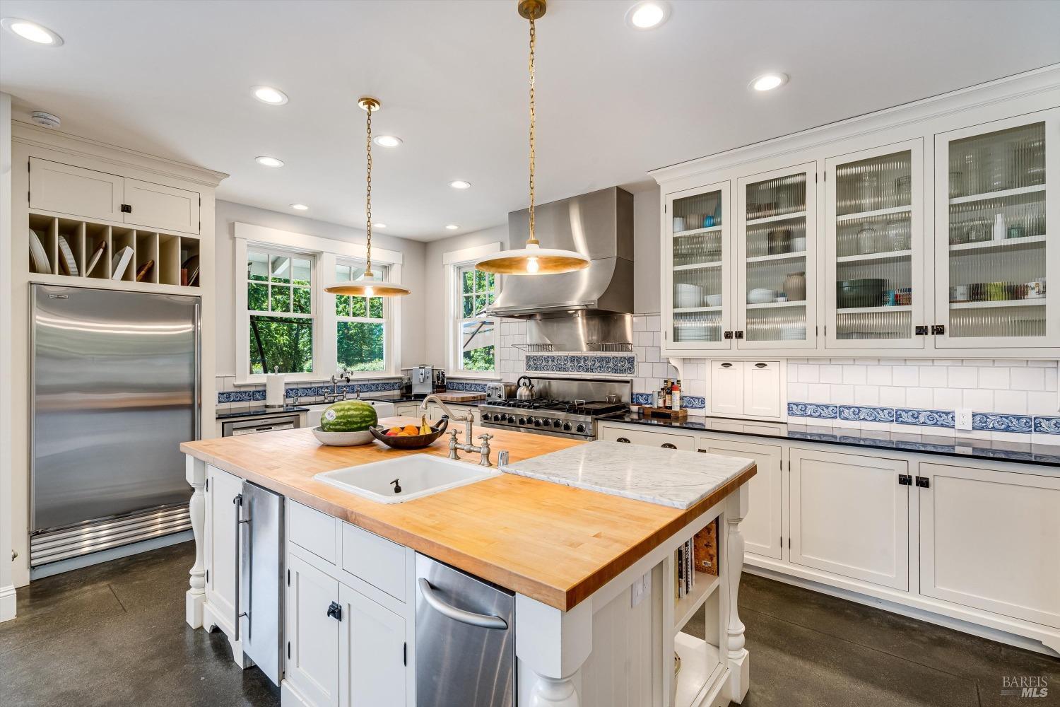 1079 Hedgeside Avenue Napa CA 94558