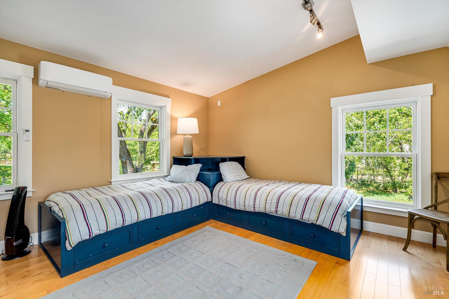 1079 Hedgeside Avenue Napa CA 94558