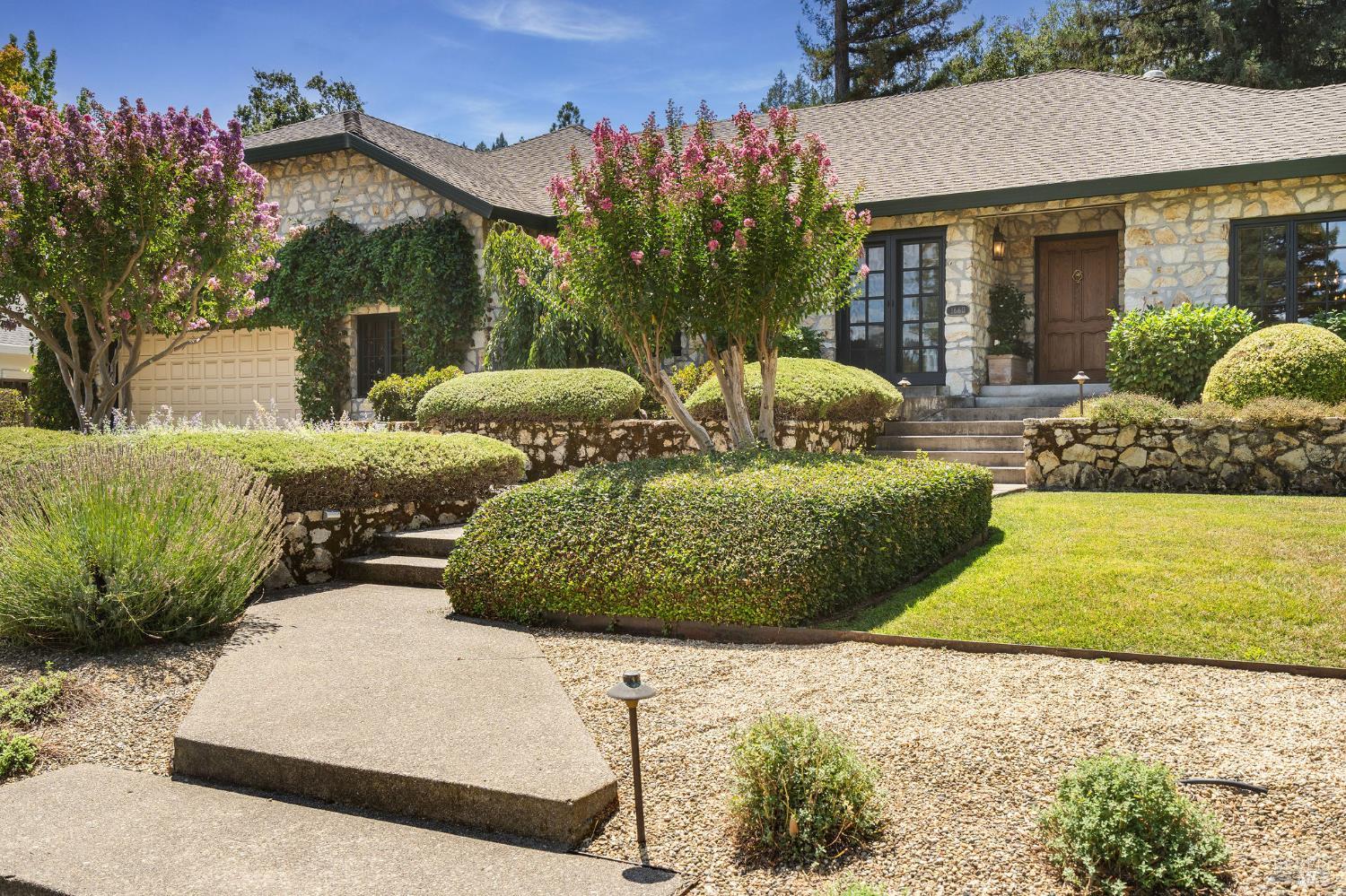 1660 Sylvaner Avenue St. Helena CA 94574