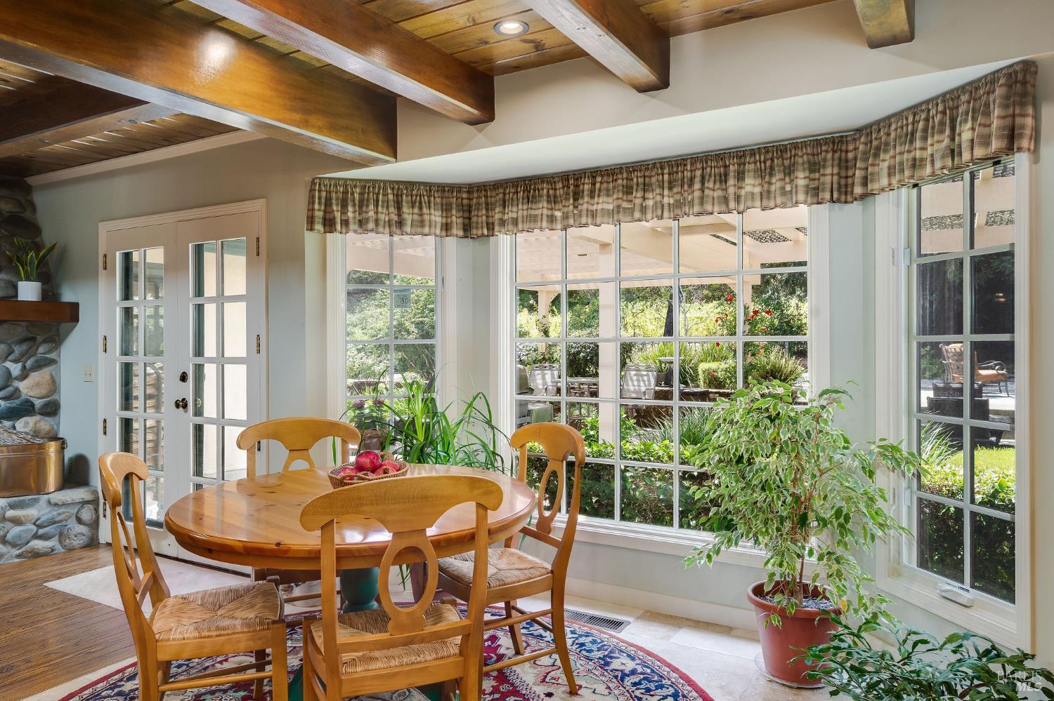 1660 Sylvaner Avenue St. Helena CA 94574