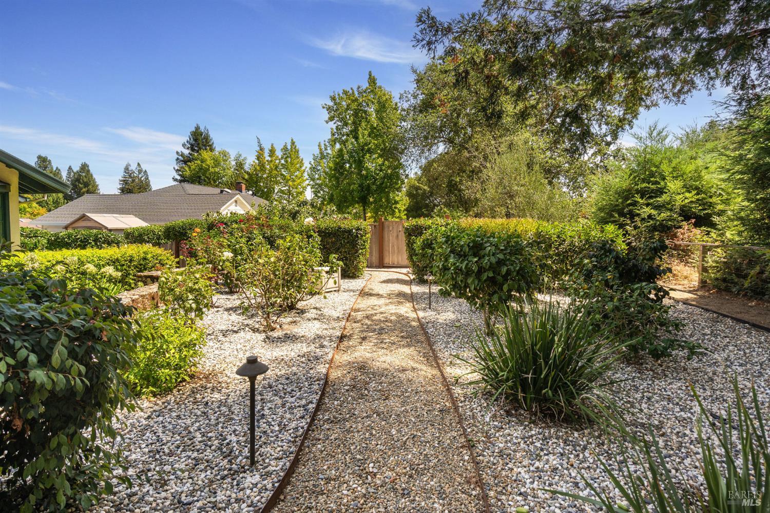 1660 Sylvaner Avenue St. Helena CA 94574