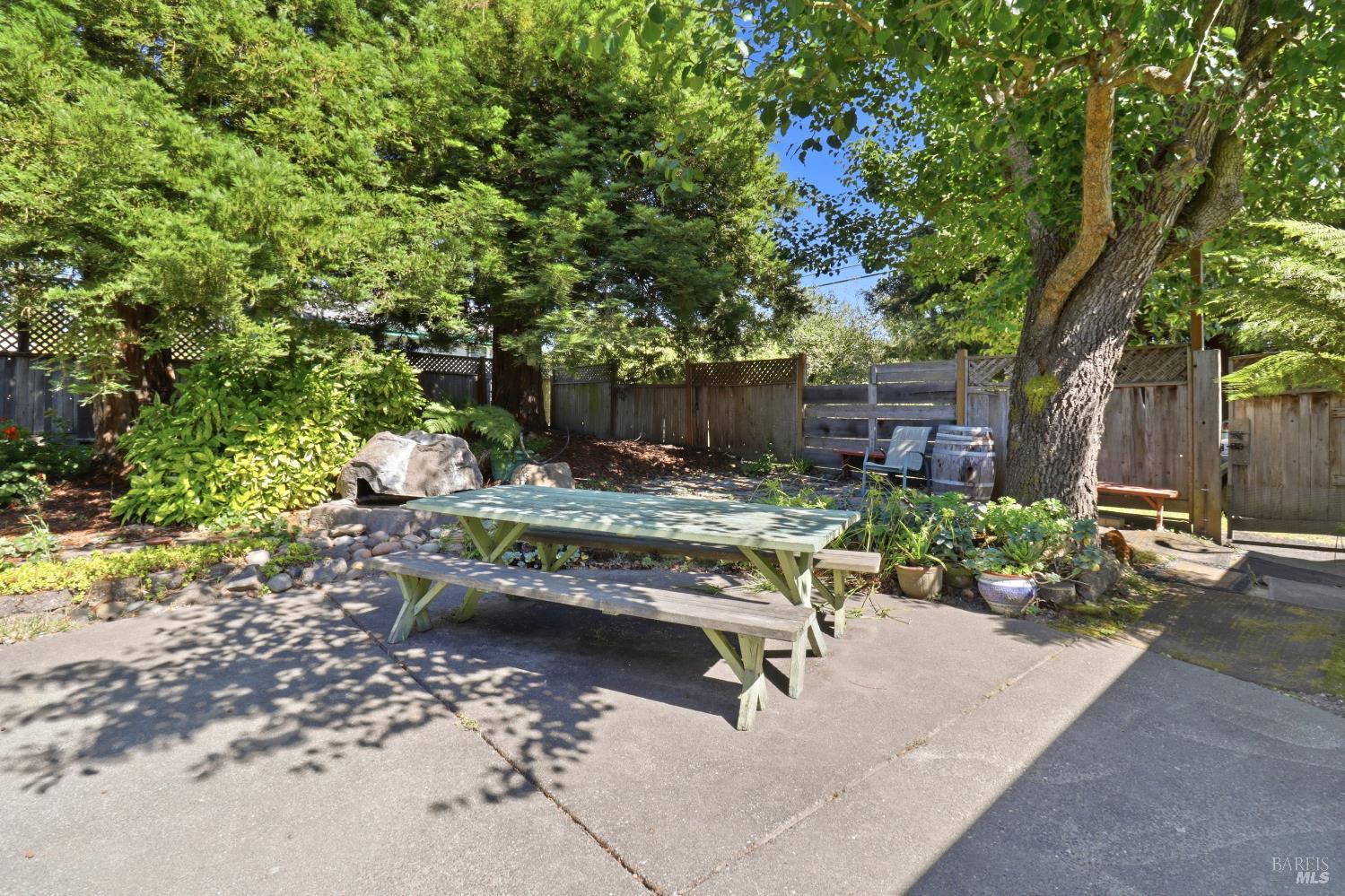4270 Roblar Road Petaluma CA 94952
