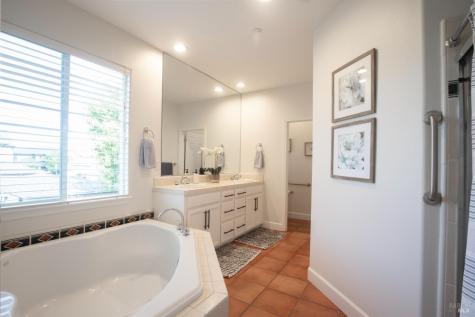 979 Lupine Court Healdsburg CA 95448