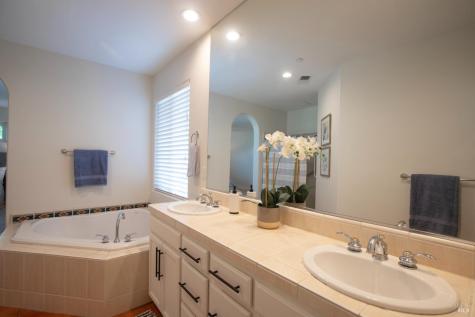 979 Lupine Court Healdsburg CA 95448
