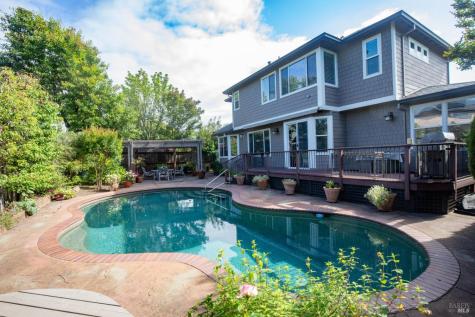 979 Lupine Court Healdsburg CA 95448
