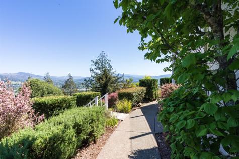 3682 Rocky Knoll Way Santa Rosa CA 95404