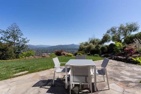 3682 Rocky Knoll Way Santa Rosa CA 95404