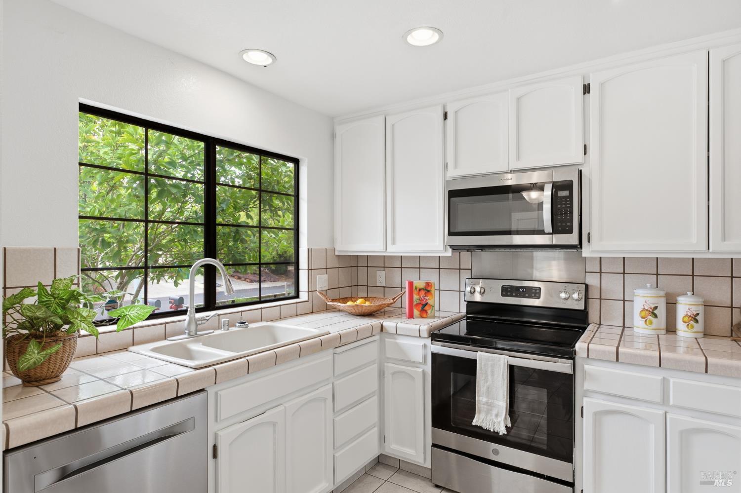903 Hacienda Circle Rohnert Park CA 94928
