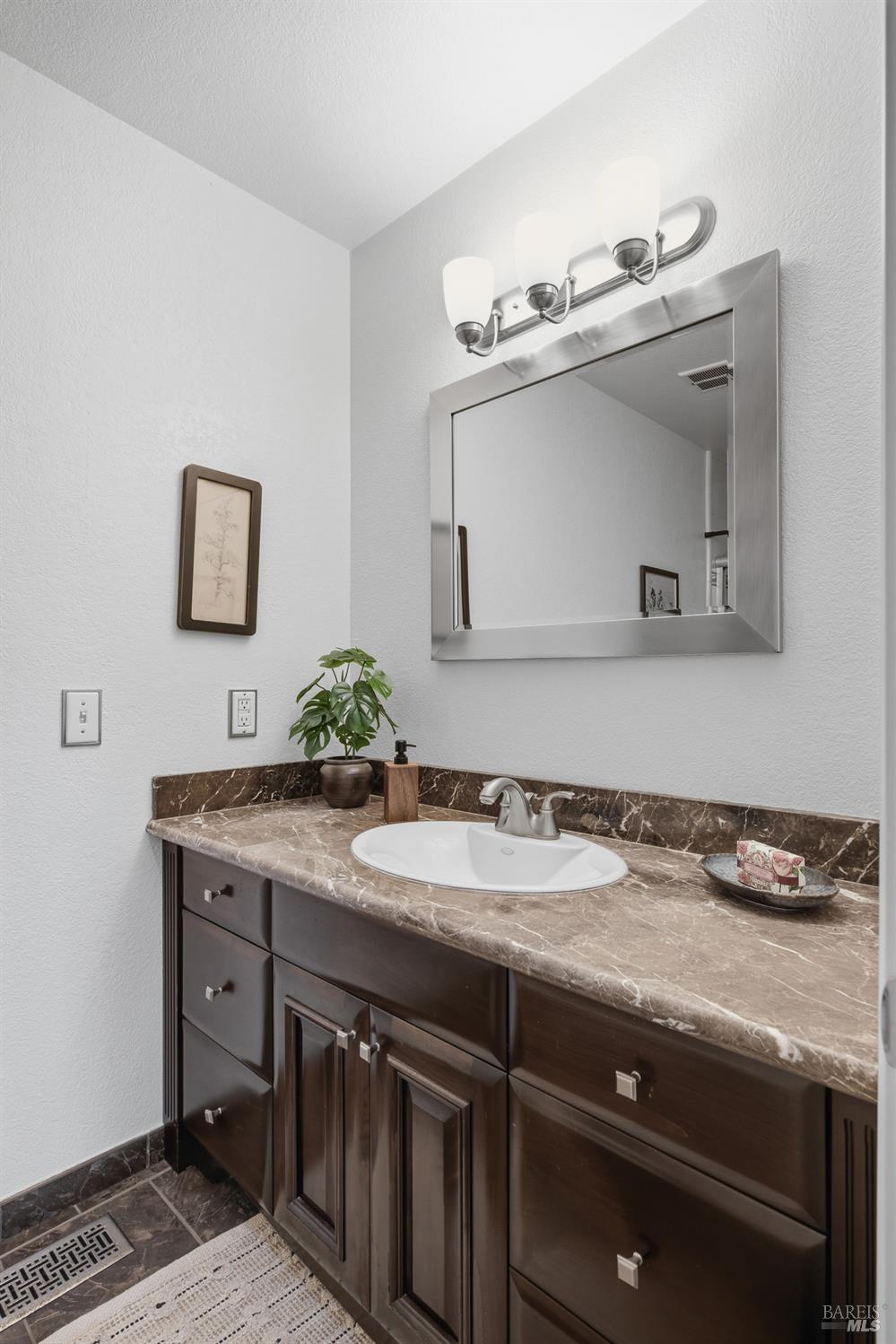 903 Hacienda Circle Rohnert Park CA 94928