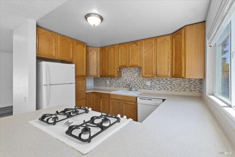 752 Lindsay Avenue Rohnert Park CA 94928