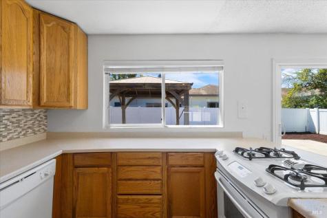 752 Lindsay Avenue Rohnert Park CA 94928