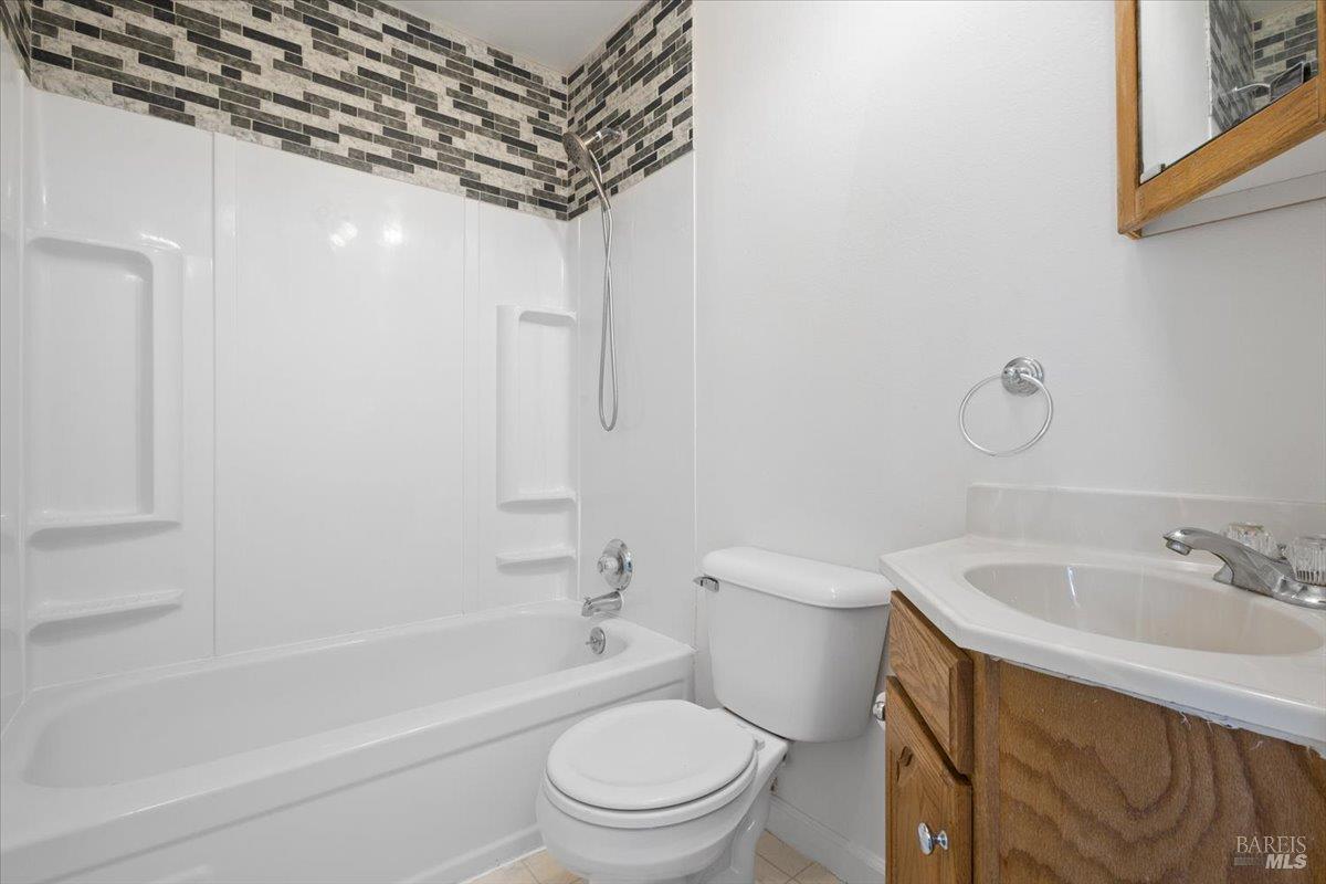 752 Lindsay Avenue Rohnert Park CA 94928