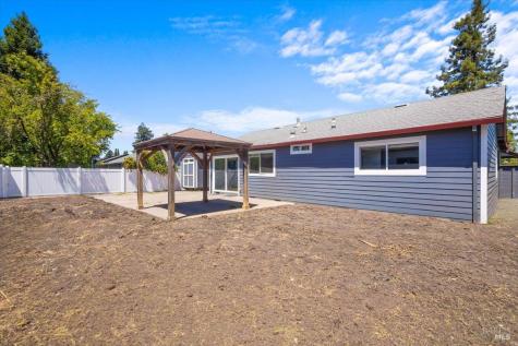 752 Lindsay Avenue Rohnert Park CA 94928