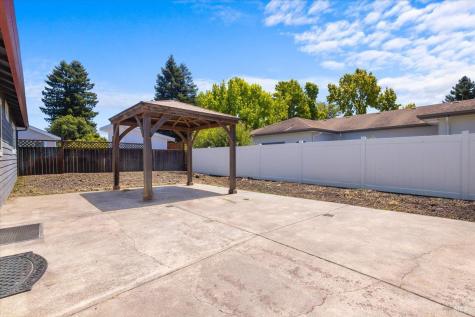 752 Lindsay Avenue Rohnert Park CA 94928