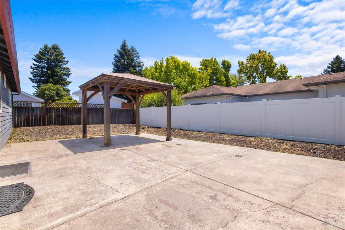 752 Lindsay Avenue Rohnert Park CA 94928