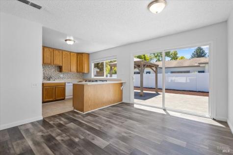 752 Lindsay Avenue Rohnert Park CA 94928