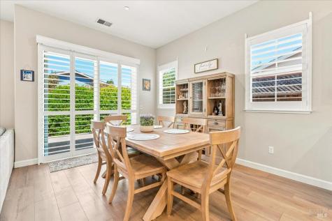 1604 Wildflower Way Rohnert Park CA 94928