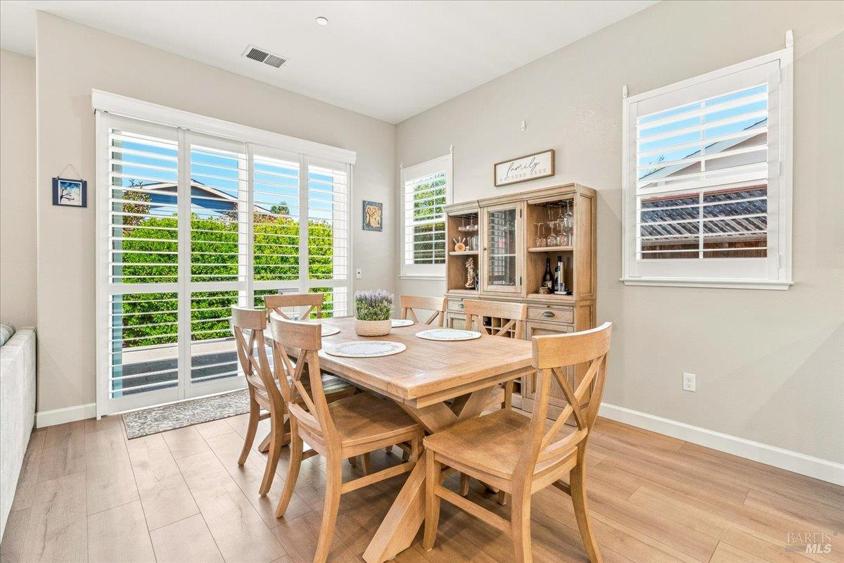 1604 Wildflower Way Rohnert Park CA 94928