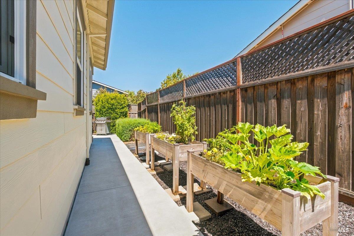 1604 Wildflower Way Rohnert Park CA 94928