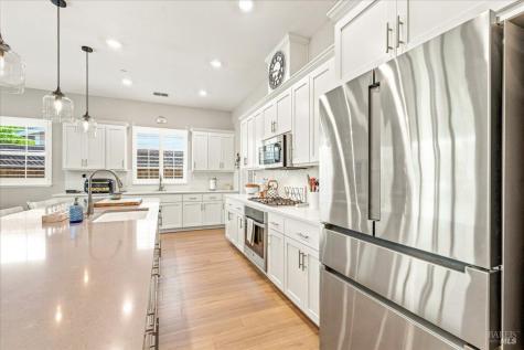 1604 Wildflower Way Rohnert Park CA 94928