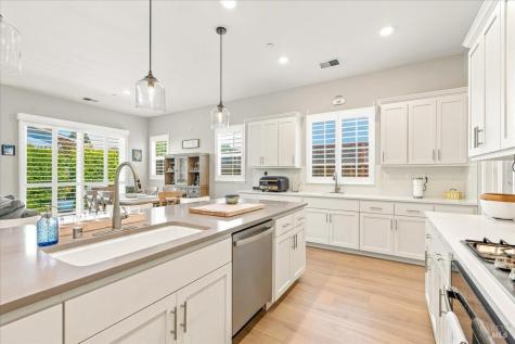 1604 Wildflower Way Rohnert Park CA 94928