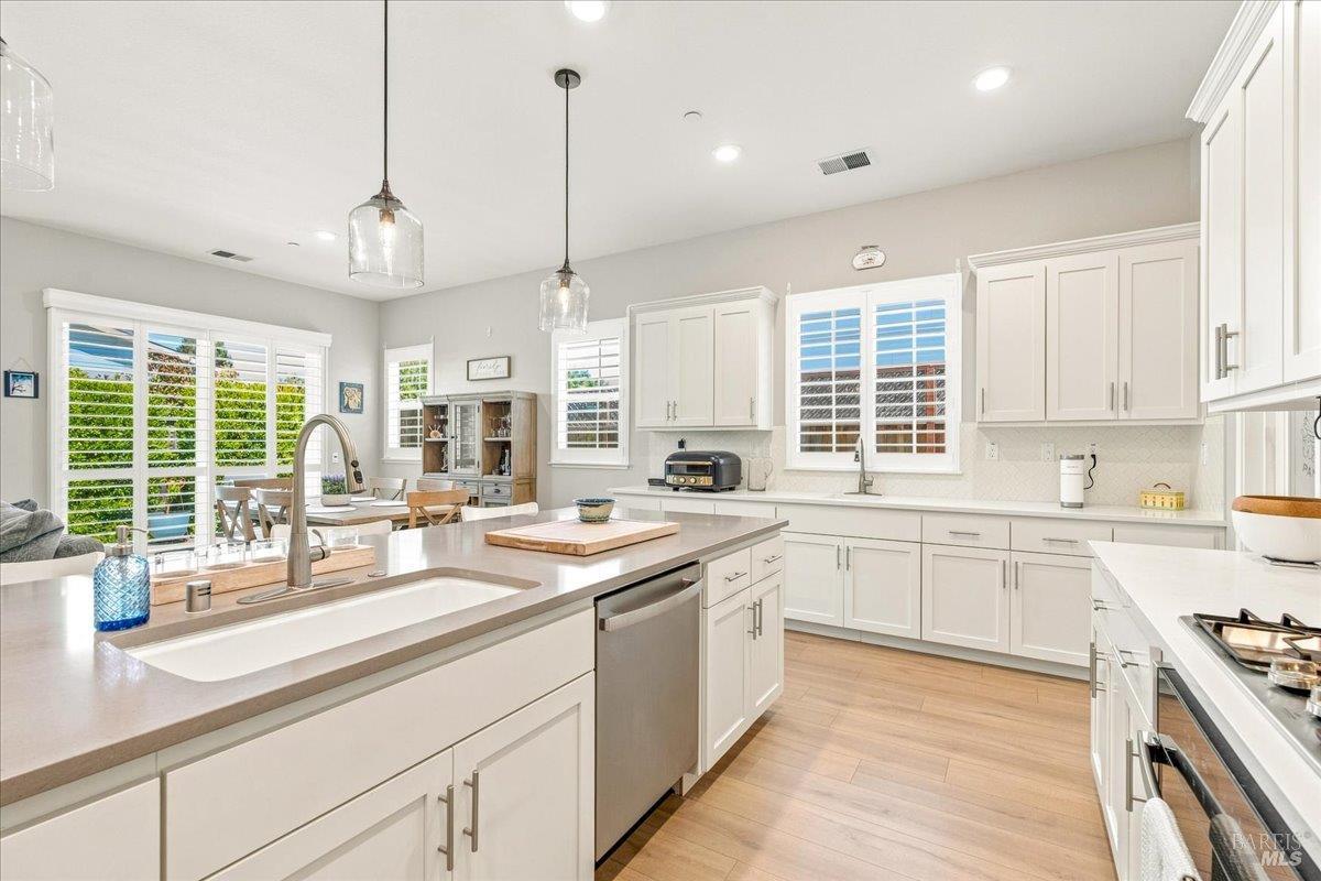 1604 Wildflower Way Rohnert Park CA 94928