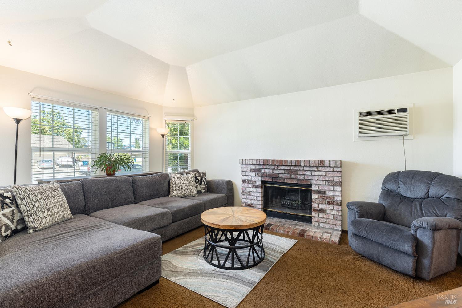 1935 Seville Street Santa Rosa CA 95403