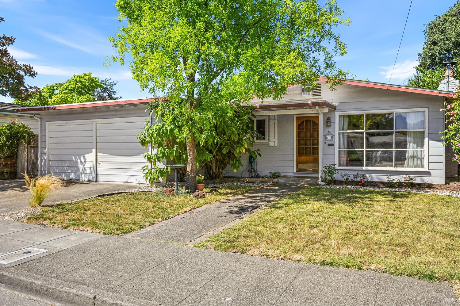 613 Ashbury Avenue Santa Rosa CA 95404