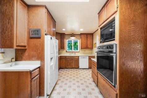 613 Ashbury Avenue Santa Rosa CA 95404
