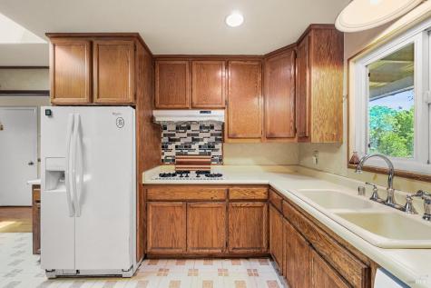 613 Ashbury Avenue Santa Rosa CA 95404