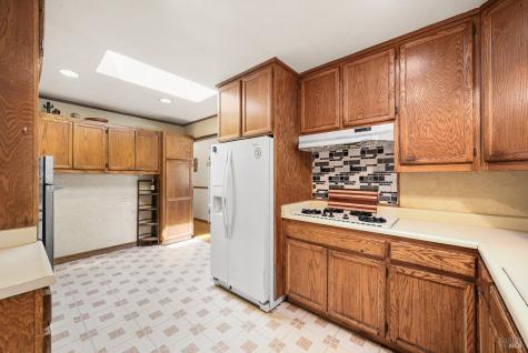 613 Ashbury Avenue Santa Rosa CA 95404