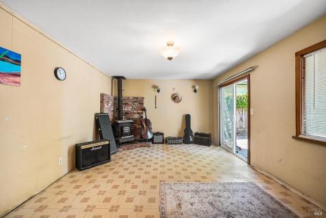 613 Ashbury Avenue Santa Rosa CA 95404