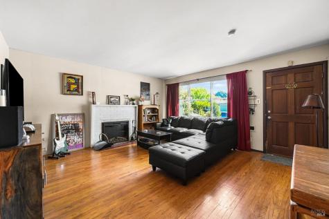613 Ashbury Avenue Santa Rosa CA 95404