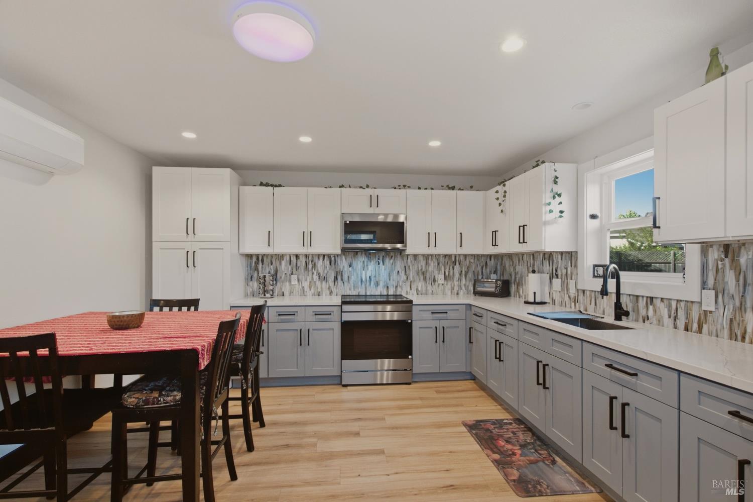 7200 Roxanne Lane Rohnert Park CA 94928