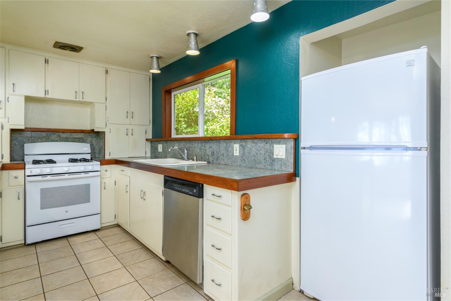 32401 S Highway 1 Gualala CA 95445