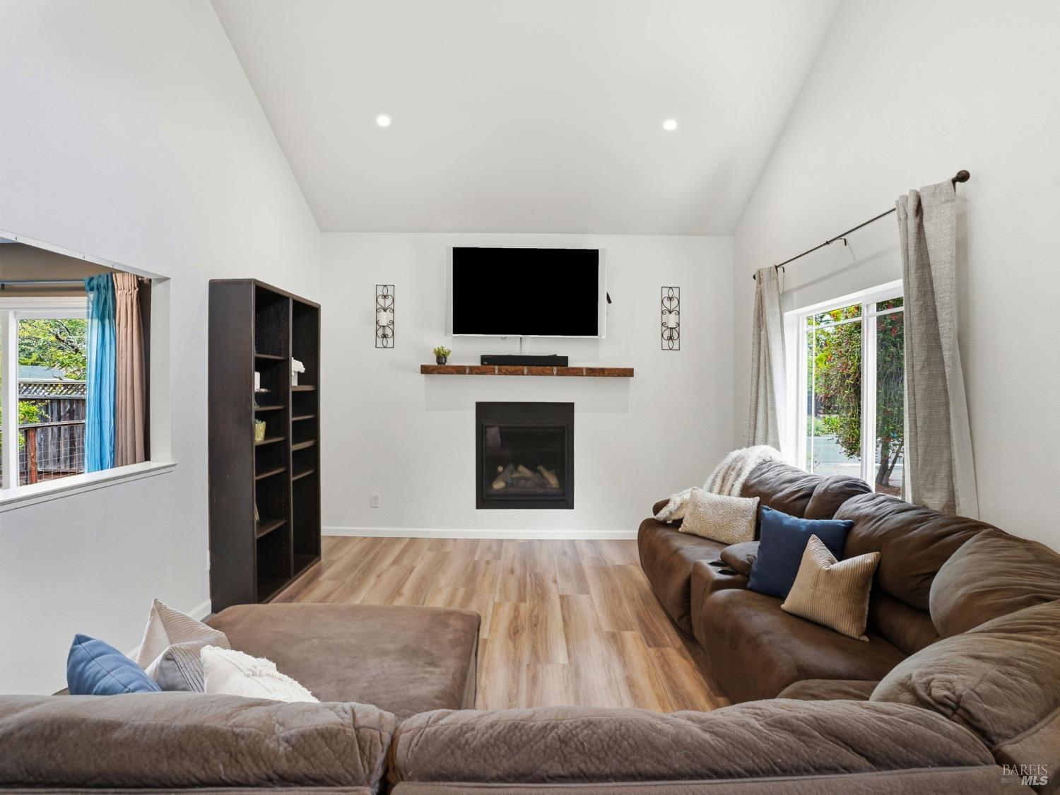 2787 Royal Oak Place Santa Rosa CA 95403