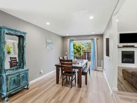2787 Royal Oak Place Santa Rosa CA 95403