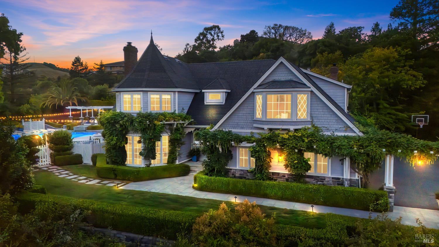 25 Saddle Lane Novato CA 94947