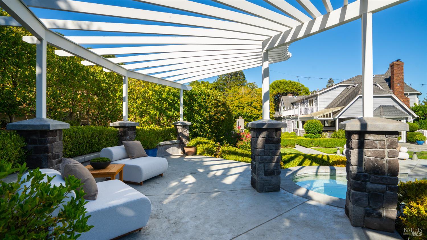 25 Saddle Lane Novato CA 94947