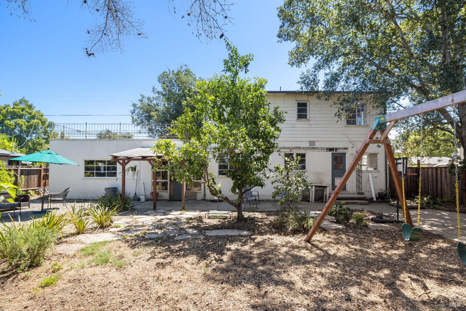 2053 Humboldt Street Santa Rosa CA 95404