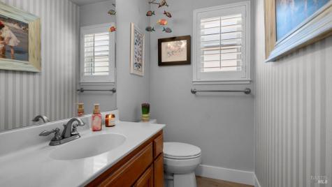 104 Furber Lane Cloverdale CA 95425