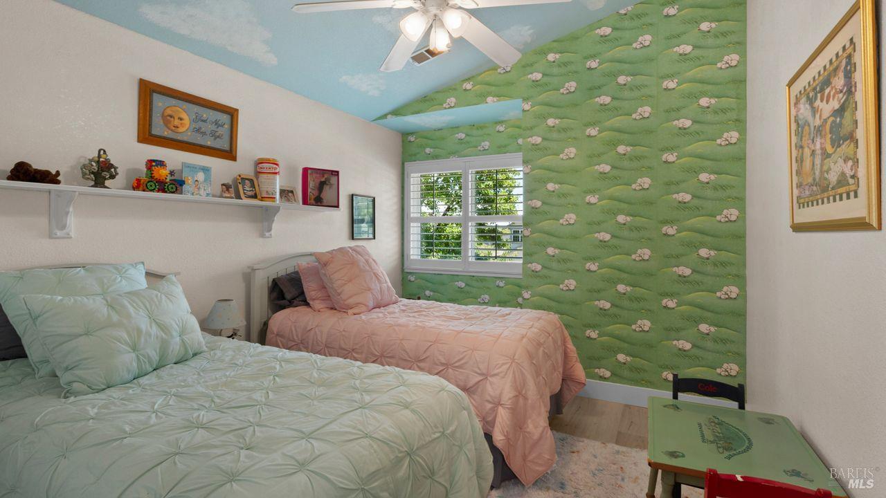 104 Furber Lane Cloverdale CA 95425