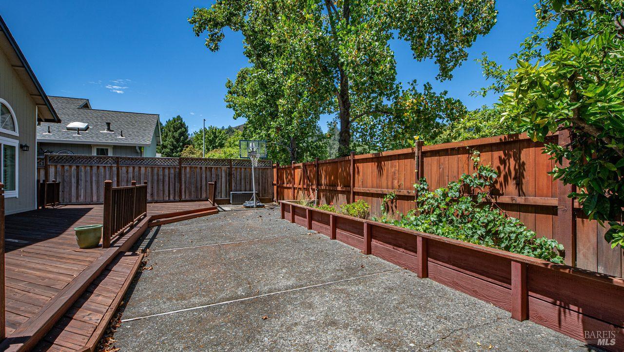 104 Furber Lane Cloverdale CA 95425