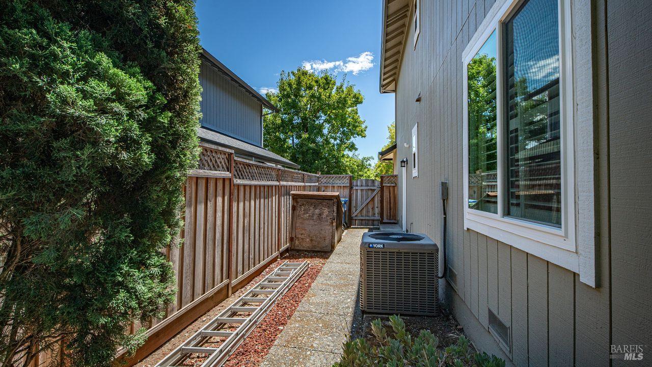 104 Furber Lane Cloverdale CA 95425