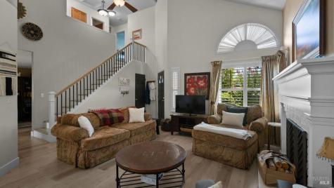 104 Furber Lane Cloverdale CA 95425